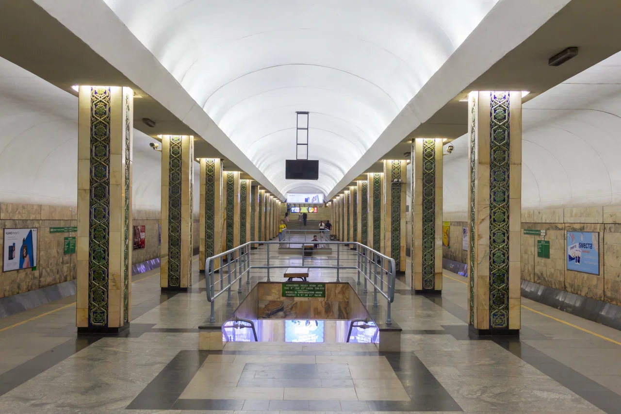 Станция метро «Айбек»